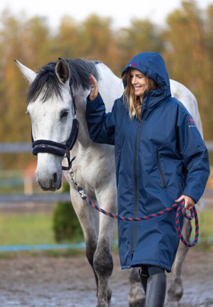Wodoodporny i ciepły płaszcz niebieski