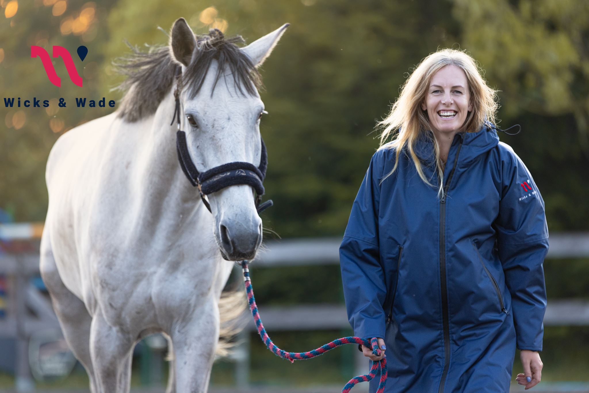 Wodoodporny i ciepły płaszcz niebieski